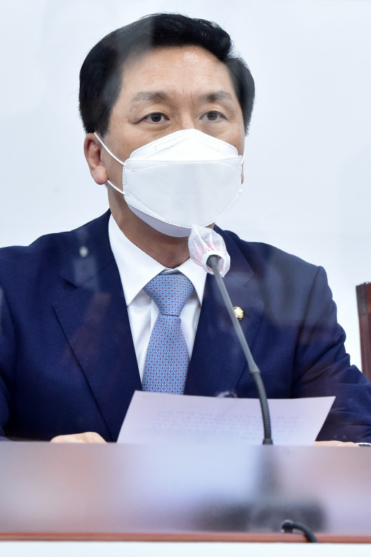 김기현 국민의힘 당대표 권한대행 겸 원내대표가 31일 서울 여의도 국회에서 열린 비상대책위원회의에서 발언하고 있다.연합뉴스